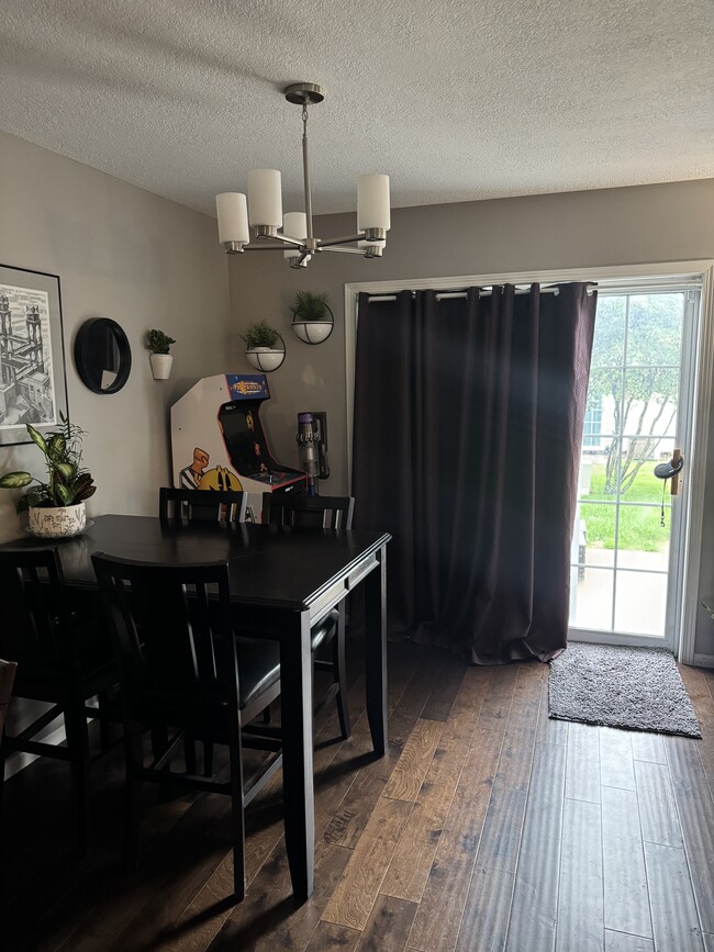 Dining area and patio door - 4430 104th St