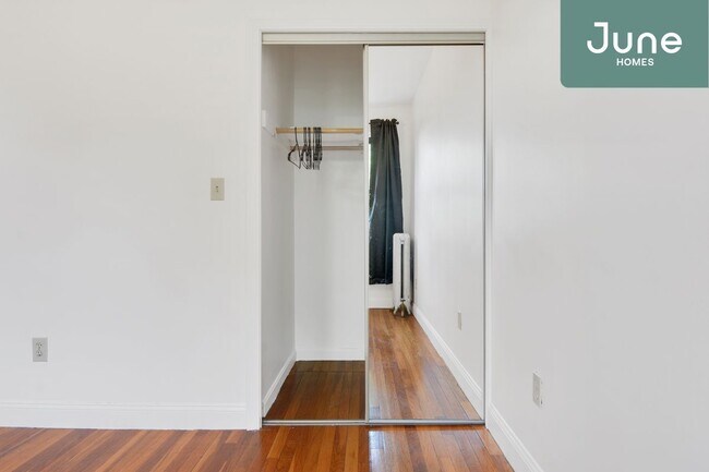 Building Photo - ROOM ONLY in 4-bed/2.0-bath Home
