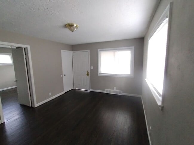 Building Photo - 1944 Harvard St 3BR/1BA (Hamilton)
