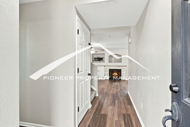 Foto del edificio - Spacious 4-Bedroom Home with a Finished Basement, 2 car garage, EV Charger and Low Maintenance, E...