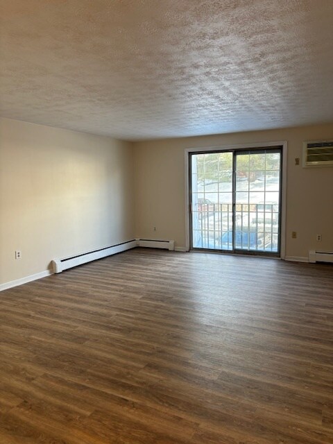 Foto del edificio - 1196 Middle Tpke W