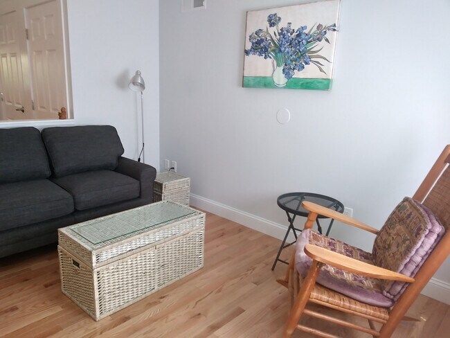 yet cosy, with hardwood flooring. - 1524 County Route 5