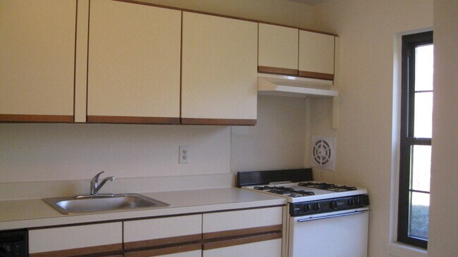 Foto del edificio - 181 Long Hill Rd