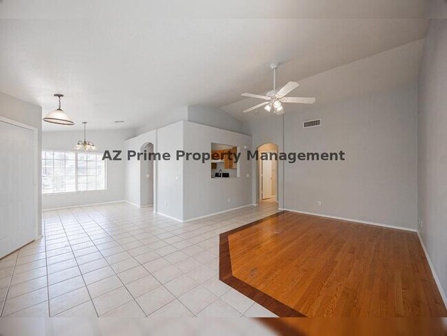 Foto del edificio - 13344 W Desert Ln