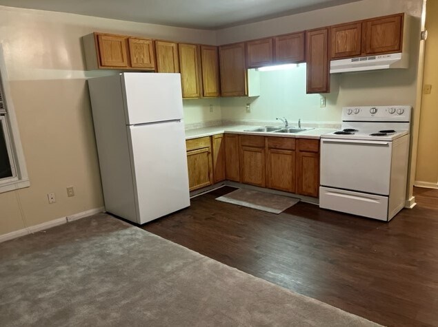 Kitchen - 521 S Holmes Ave