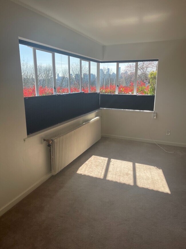 Building Photo - Cute and Cozy East Queen Anne Condo with 2 Bedrooms, 1 Bath and 1 Covered Parking Space
