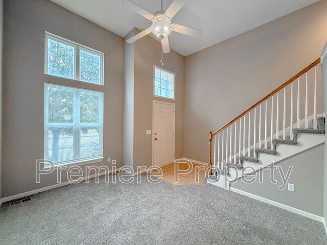 Foto del edificio - 264 N Hedge Ln