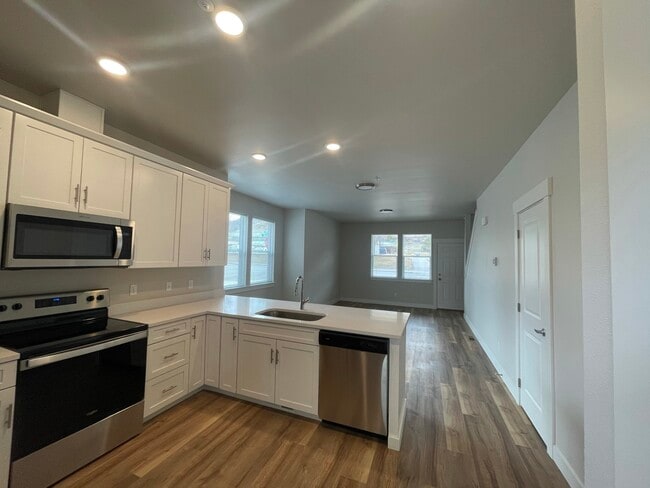 Building Photo - 430 S 2nd St