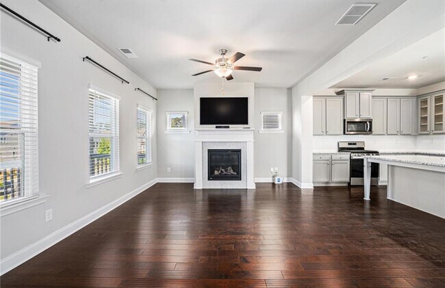 Área de estar principal - 811 Corsiglia Farm