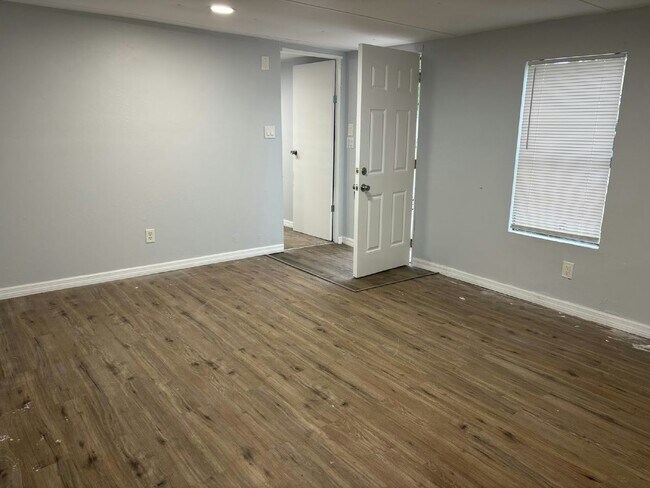 Foto del edificio - 11240 N Northwood Dr