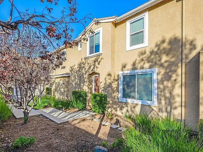 Foto del edificio - 27580 Darrington Ave
