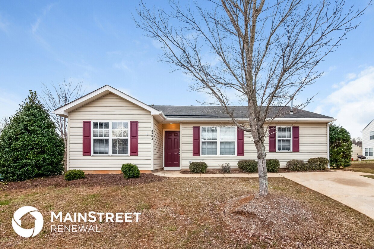 Primary Photo - 2903 Fairglen Rd