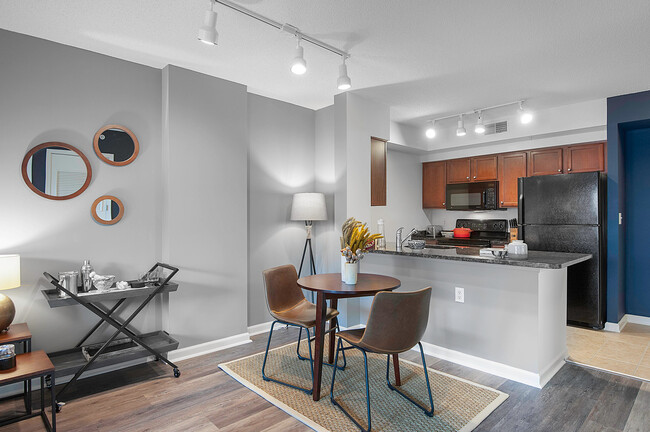 Foto del edificio - 1301 Thomas Circle, 1301 M Street NW