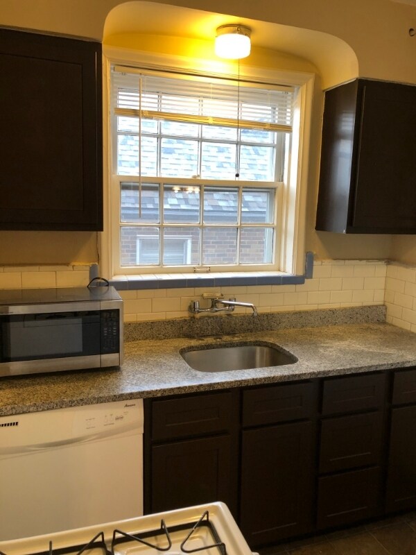 7520 York Dr, Clayton, MO 63105 Room for Rent in Clayton, MO