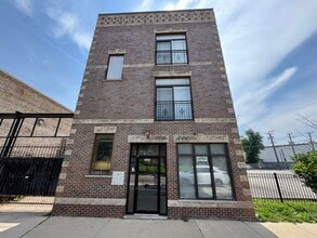 Building Photo - 3628 N Milwaukee Ave