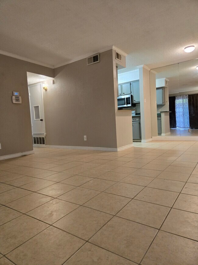 Building Photo - 1819 Babcock Rd