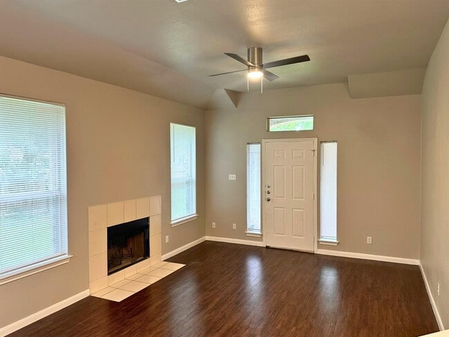 Foto del edificio - 1503 Cedar Park Dr