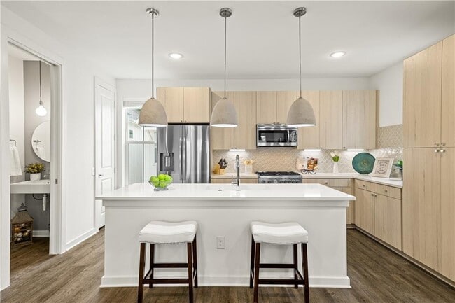 Building Photo - 2624 Metcalfe Rd