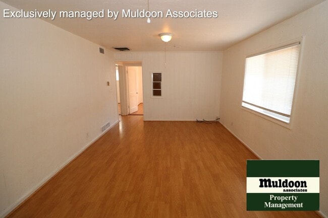 Building Photo - Adorable Home - Pet Friendly!
