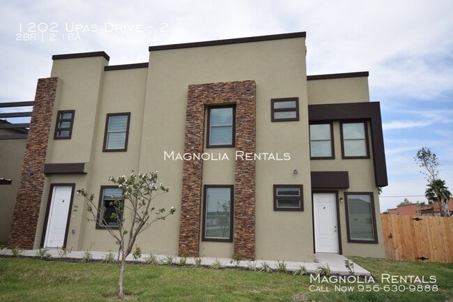 Building Photo - West Oak Apartments