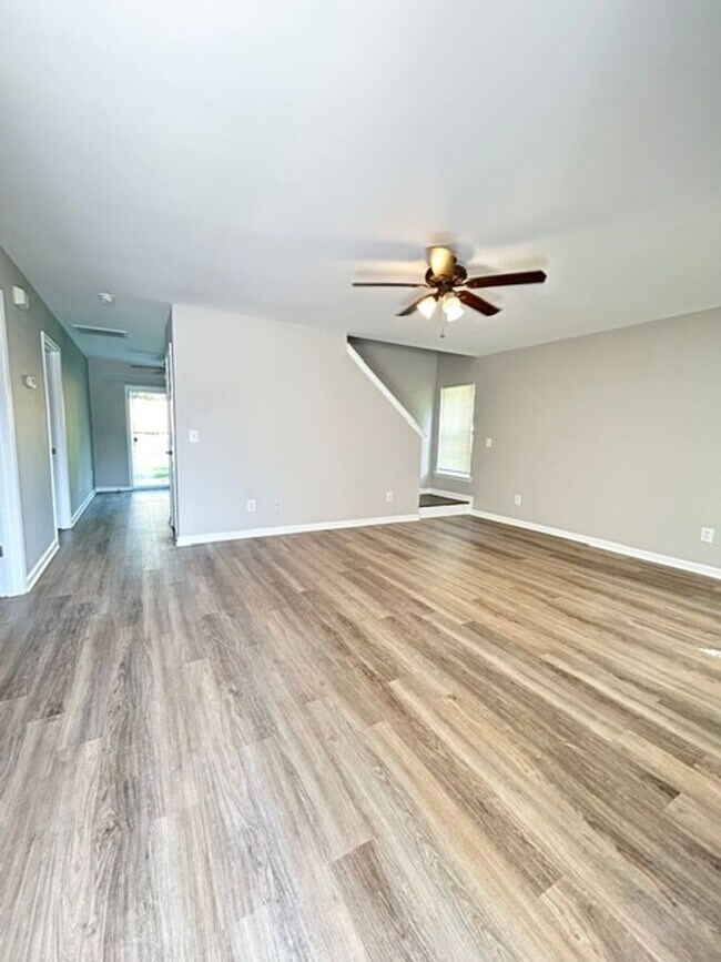 Foto del edificio - UPDATED 4 BEDROOM HOME IN LEXINGTON'S SPRING KNOLL