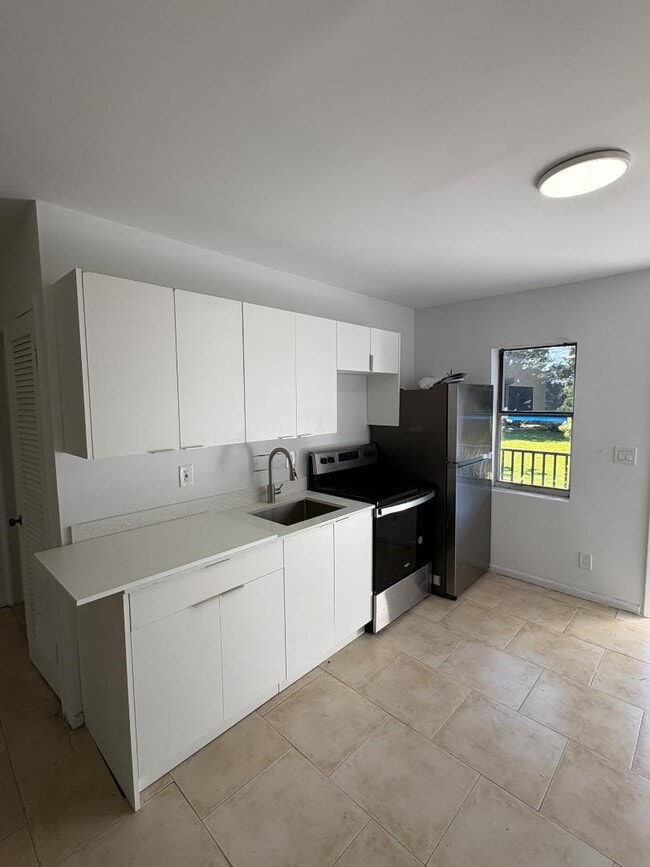 Foto del edificio - 627 NE 6th Ave