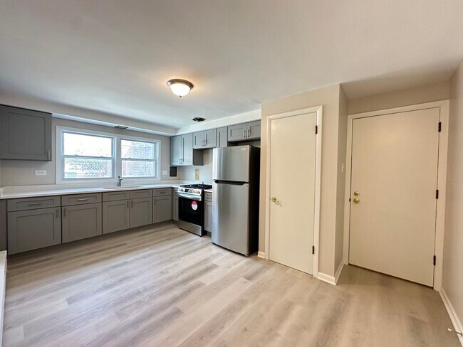 Building Photo - 2509 W 111th St
