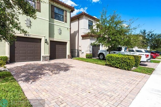 Foto del edificio - 4851 NW 57th Ct