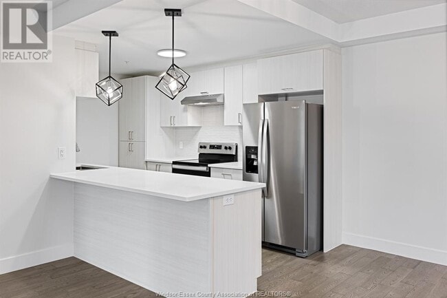 Photo du bâtiment - 2550 Sandwich W Pkwy