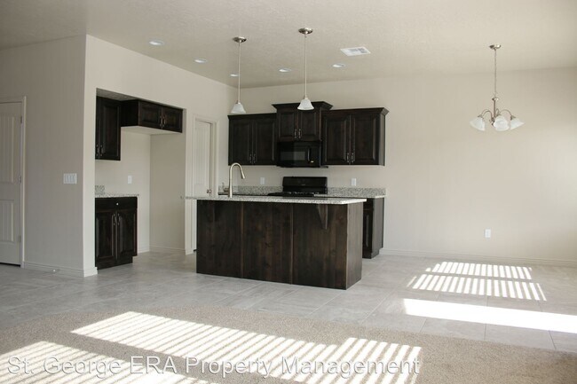 Foto del edificio - 4 br, 3.5 bath House - 2876 E 3520 S