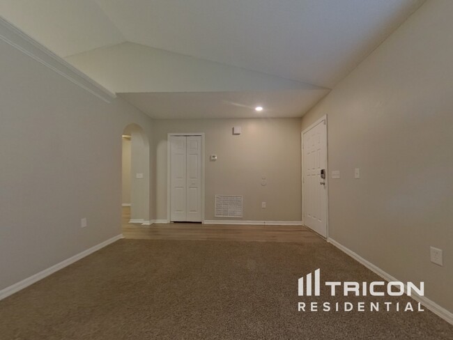 Foto del edificio - 2341 Bannister St