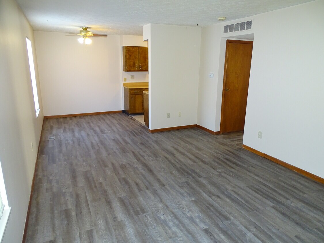 Primary Photo - 226 Heritage Cir
