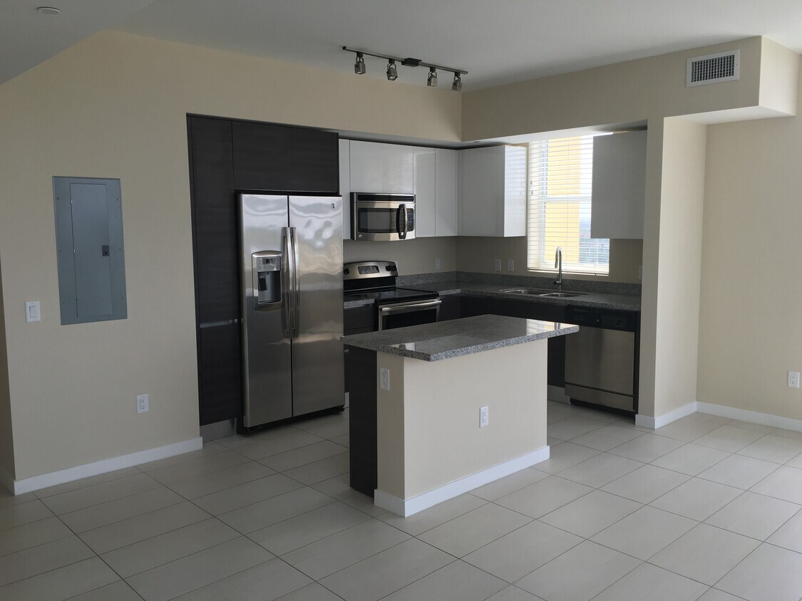 Foto principal - 420 SW 3rd Ave