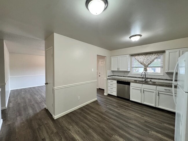 Foto del edificio - 3115 W Santa Ana Ave