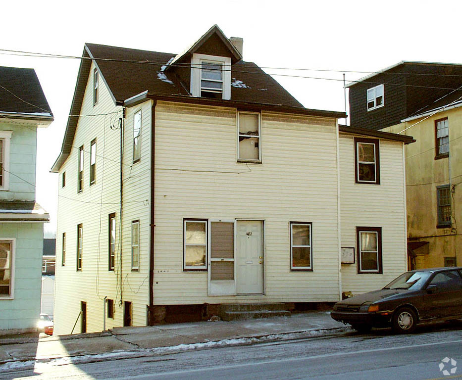 Primary Photo - 402 W Main St