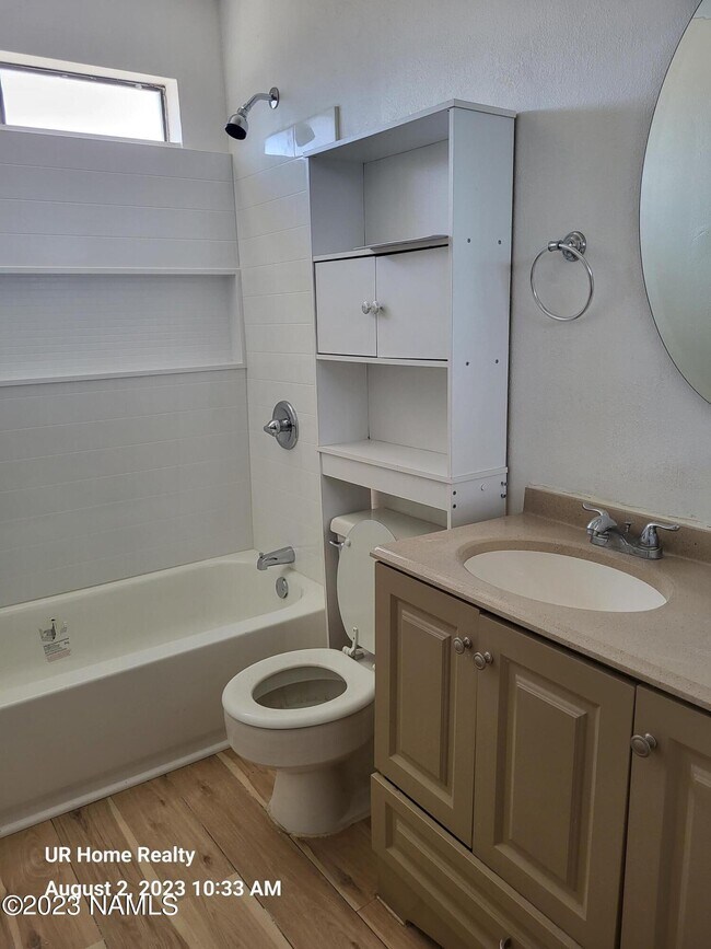 Foto del edificio - 1310 E 3rd St