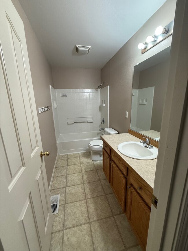 Building Photo - 8929 Meadow Park Cir