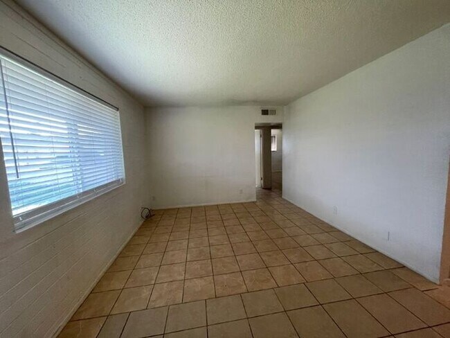 Foto del edificio - 4821 E Willetta St