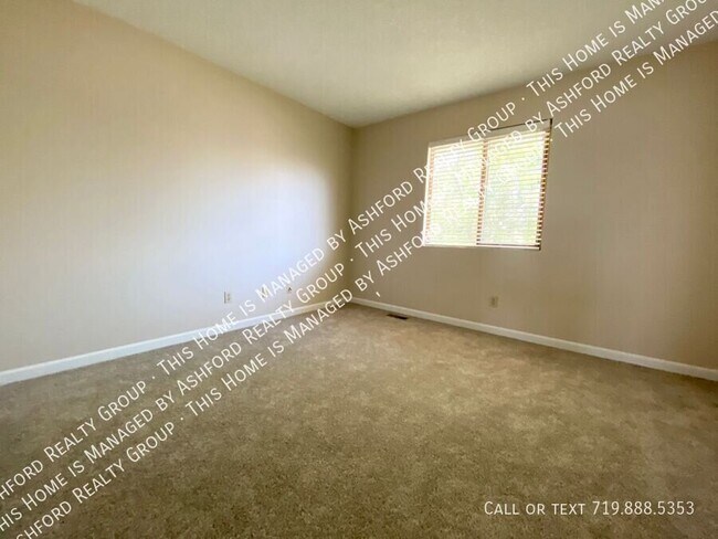 Foto del edificio - 1304 Soaring Eagle Dr