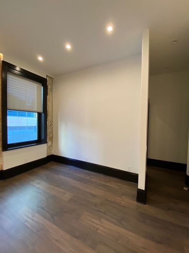 Building Photo - Historic Charm with Live-Work Flexibility in Downtown Honolulu