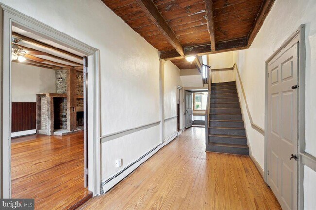 Building Photo - 2045 Hill Rd