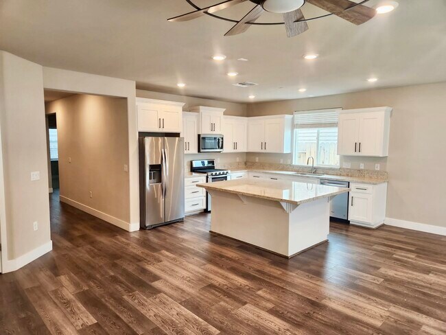 Foto del edificio - 3484 Dutch Canyon Dr