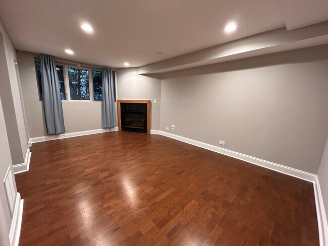 Foto del edificio - 2506 N Greenview Ave