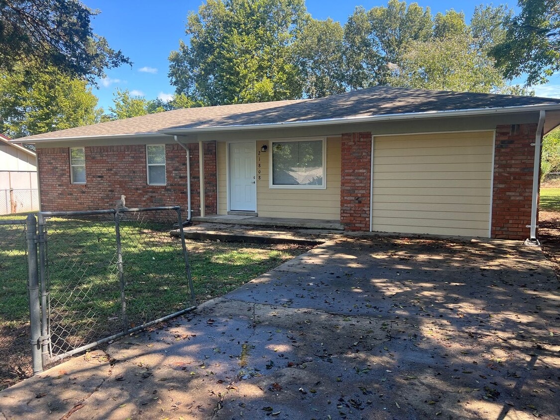Primary Photo - 3 Bedroom 1 bath