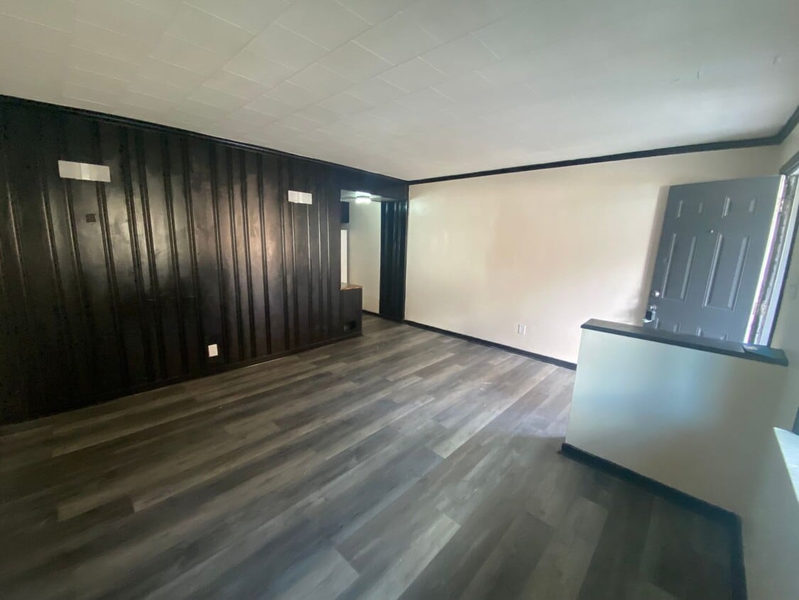 Photo - 1400 Ravine St