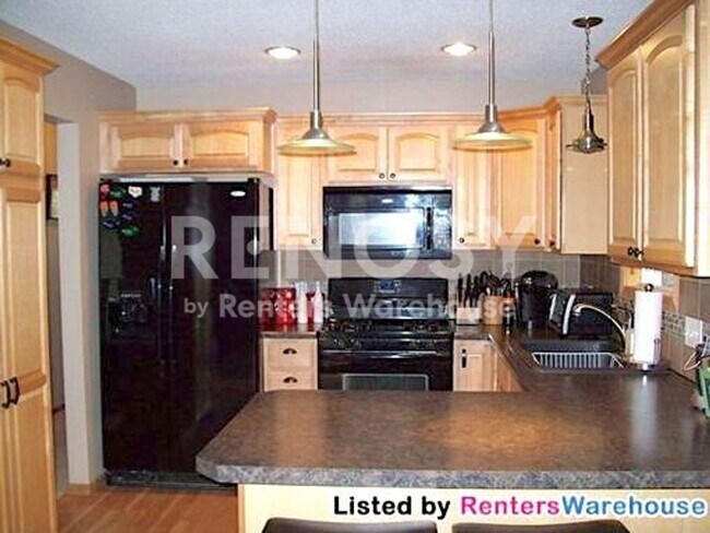 Building Photo - Stunning 4BD/2BA Home in Robbinsdale!