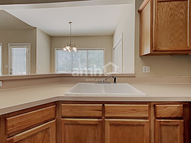 Foto del edificio - 2687 McGuire Dr NW