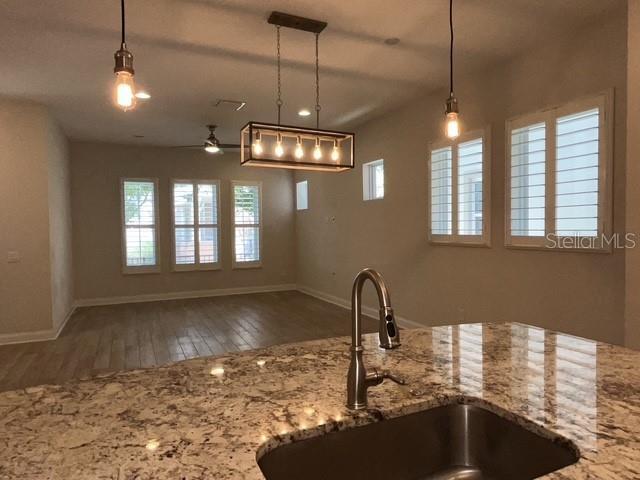 Foto del edificio - 774 Candlebrush Ln