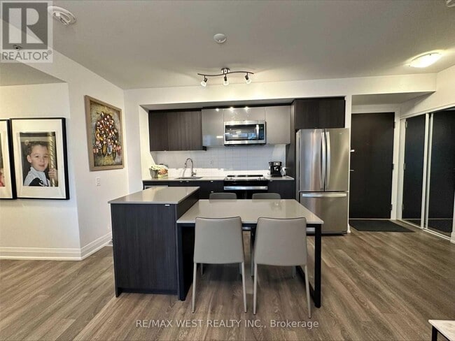 Photo du bâtiment - 1461 Lawrence Ave W
