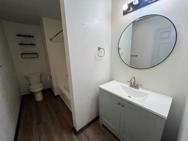 Foto del edificio - 108 Raymond Buckner Dr